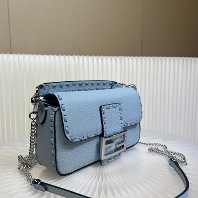 フェンディバッグ背面デザイン